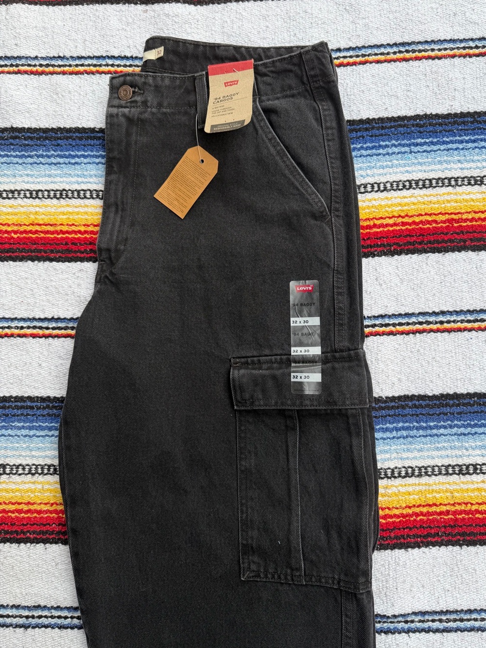 Levi's Black 90’s Baggy Cargos - Picture 3 of 6